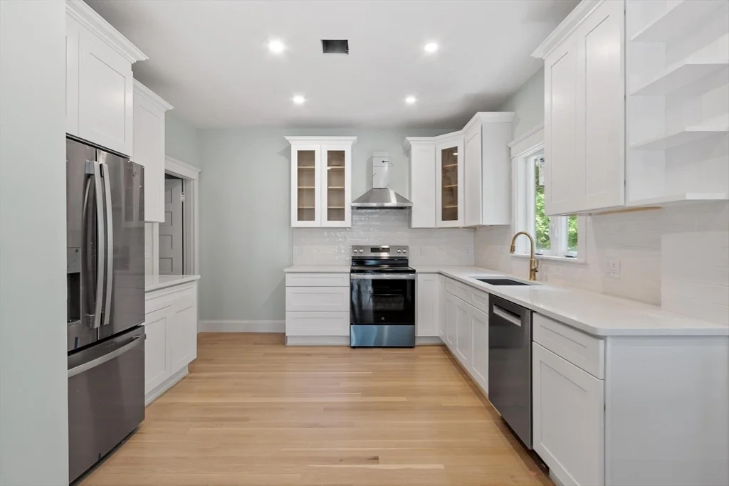 4 bed, 3 bath apartment for rent at 61 Warren St Unit 2, West Medford — photo 11 of 41