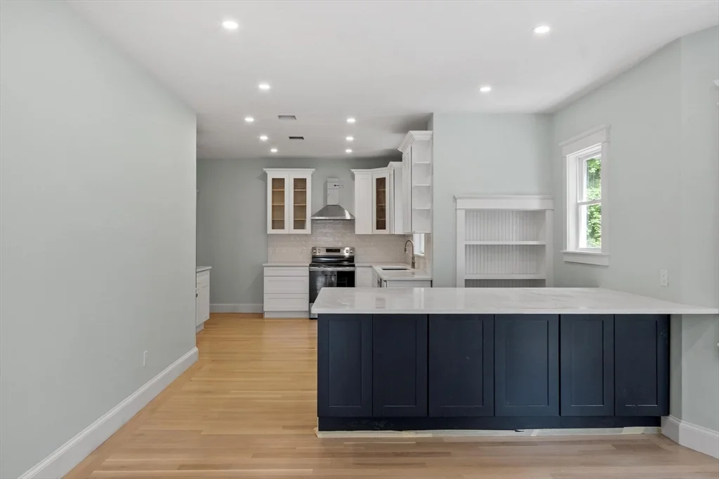 4 bed, 3 bath apartment for rent at 61 Warren St Unit 2, West Medford — photo 2 of 41