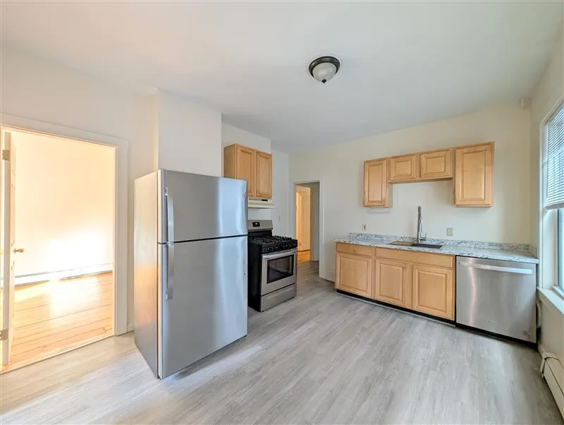 2 bed, 1 bath apartment for rent at 61 Webster Ave Unit 1r, Ward Two — photo 5 of 14