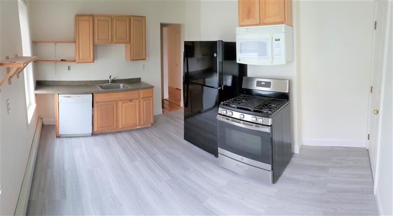 2 bed, 1 bath apartment for rent at 61 Webster Ave Unit 3, Ward Two — photo 3 of 21