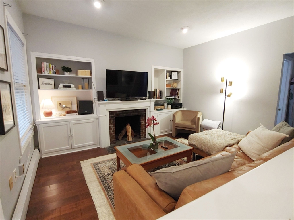 2 bed, 1 bath apartment for rent at 61 West Cedar St Unit 2, Beacon Hill — photo 12 of 37