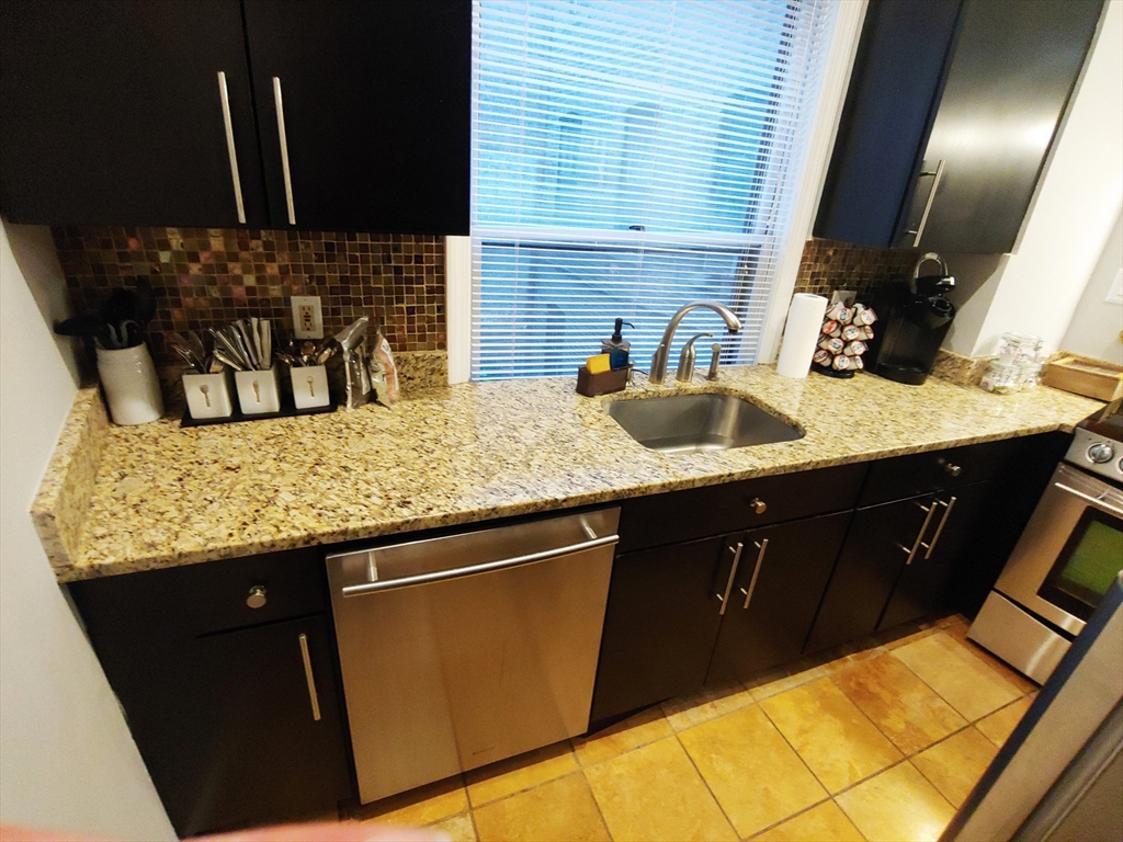 2 bed, 1 bath apartment for rent at 61 West Cedar St Unit 2, Beacon Hill — photo 8 of 37