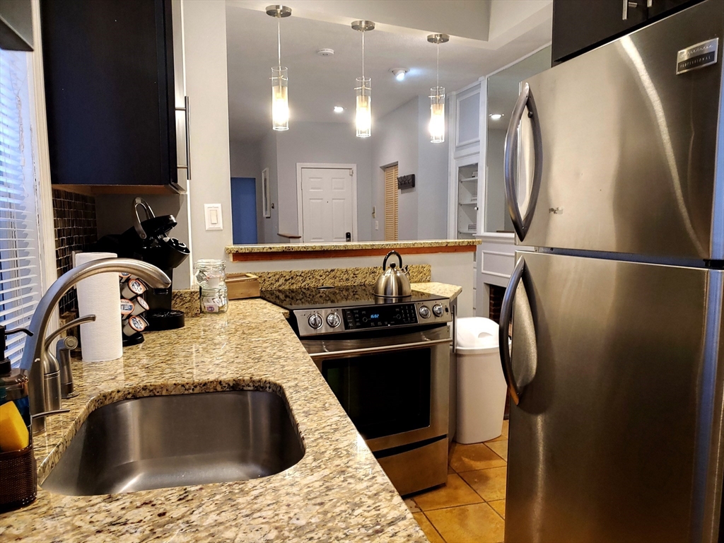 2 bed, 1 bath apartment for rent at 61 West Cedar St Unit 2, Beacon Hill — photo 9 of 37