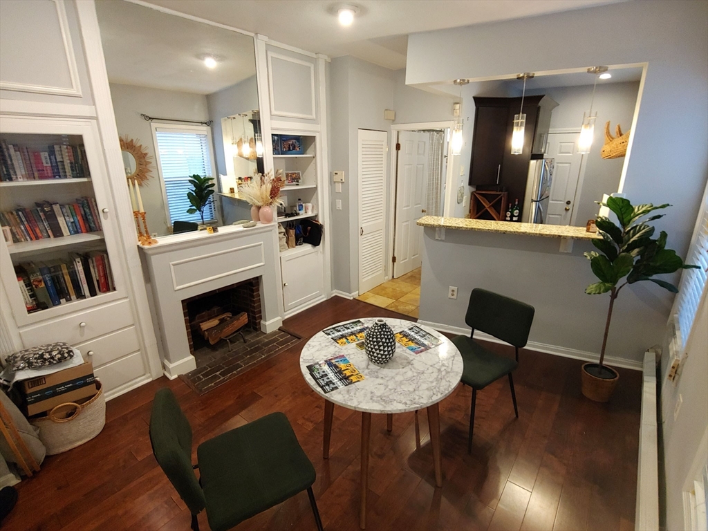 2 bed, 1 bath apartment for rent at 61 West Cedar St Unit 2, Beacon Hill