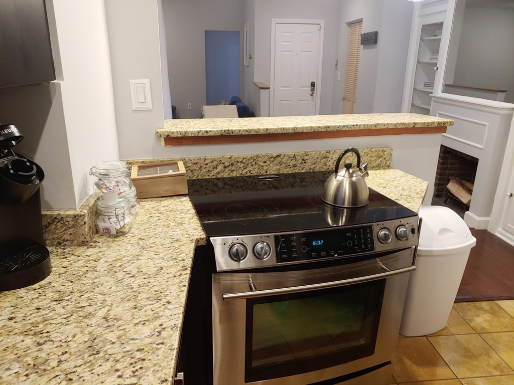 2 bed, 1 bath apartment for rent at 61 West Cedar St Unit 2, Beacon Hill — photo 10 of 37