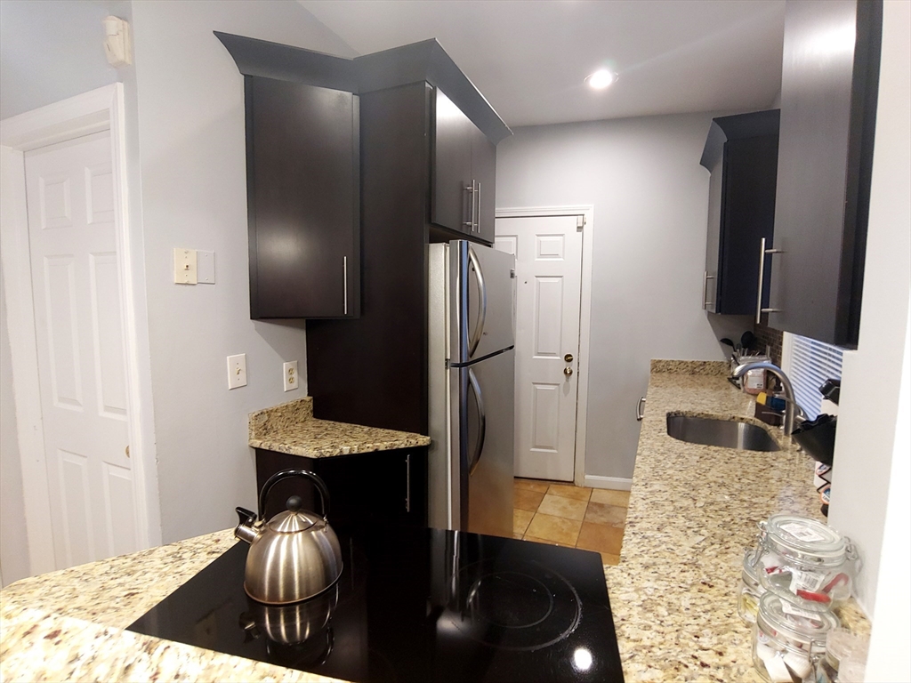 2 bed, 1 bath apartment for rent at 61 West Cedar St Unit 2, Beacon Hill — photo 7 of 37