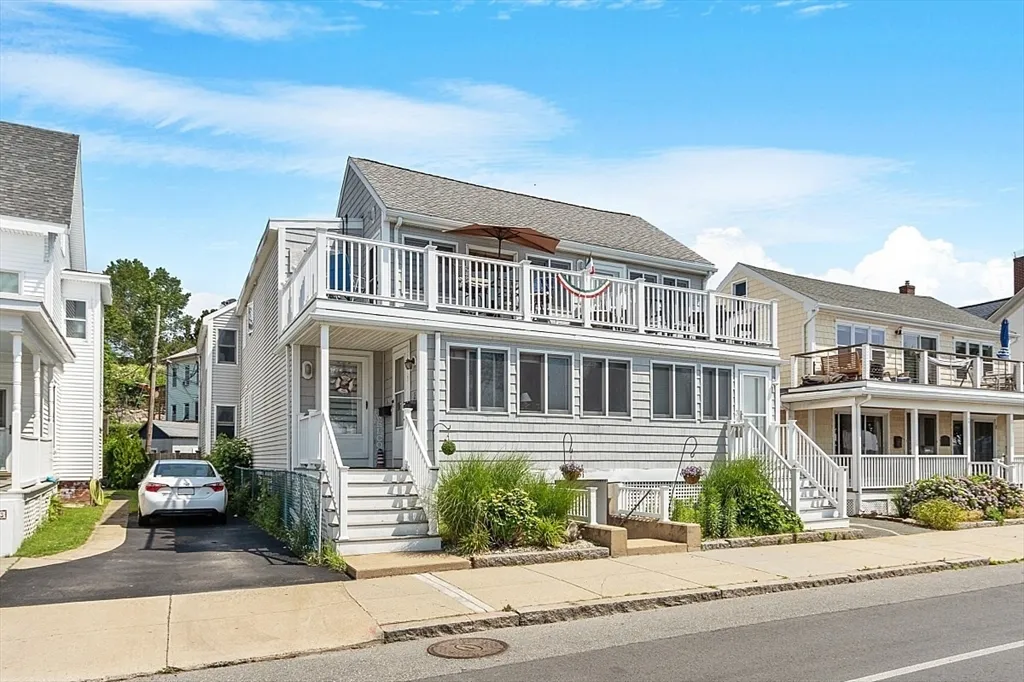 2 bed, 1 bath apartment for rent at 61 Western Ave Unit 1, Gloucester