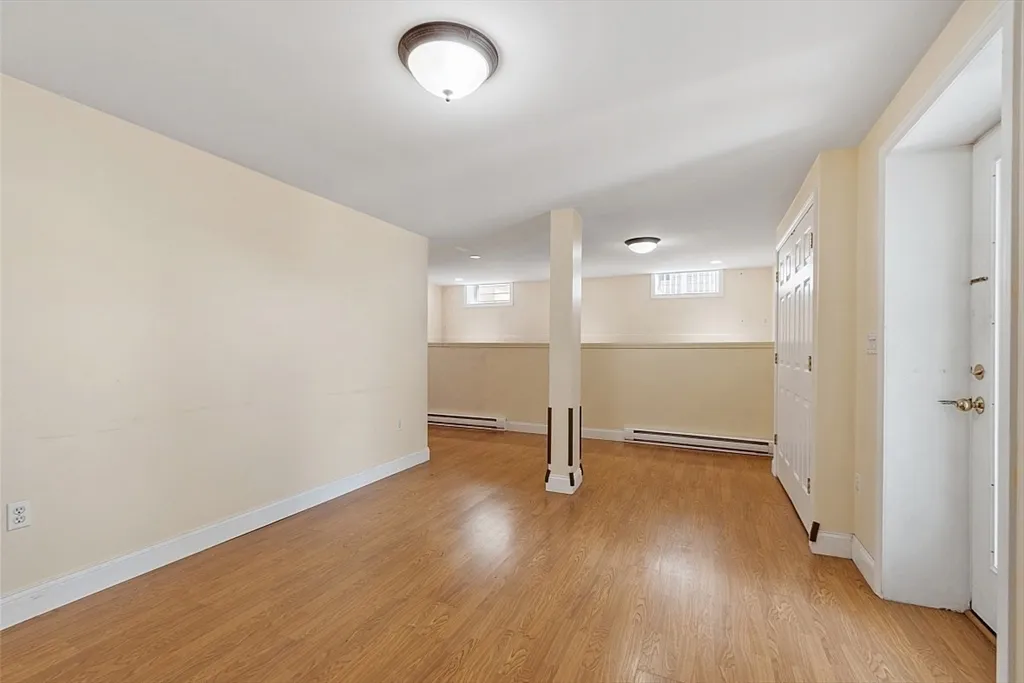 2 bed, 1 bath apartment for rent at 61 Western Ave Unit 1, Gloucester — photo 5 of 19