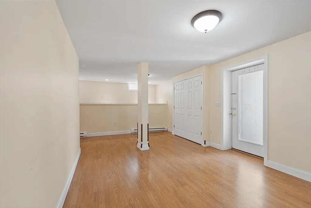 2 bed, 1 bath apartment for rent at 61 Western Ave Unit 1, Gloucester — photo 4 of 19