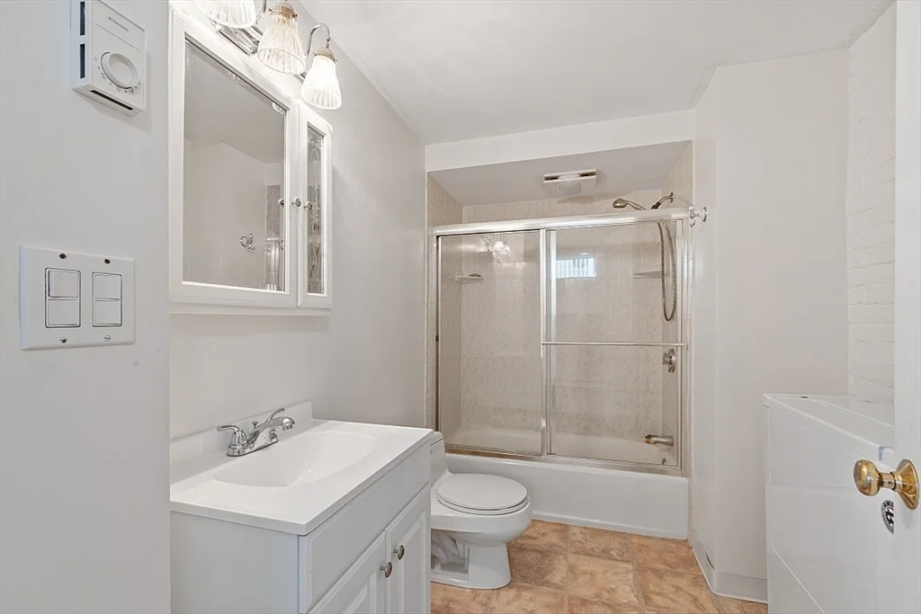 2 bed, 1 bath apartment for rent at 61 Western Ave Unit 1, Gloucester — photo 12 of 19