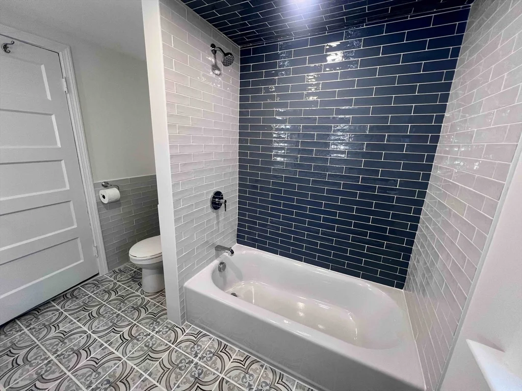 4 bed, 1 bath apartment for rent at 61 Wollaston Ave Unit 2, Arlington — photo 10 of 24