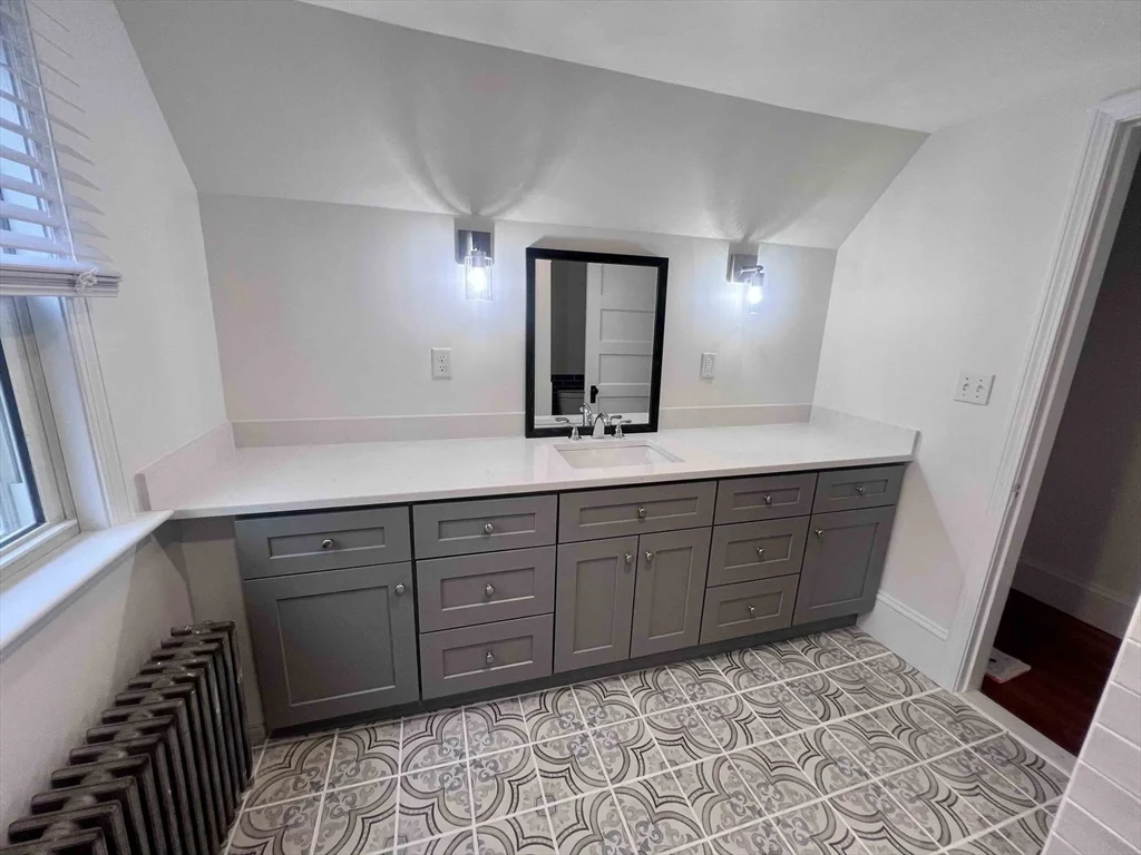 4 bed, 1 bath apartment for rent at 61 Wollaston Ave Unit 2, Arlington — photo 8 of 24