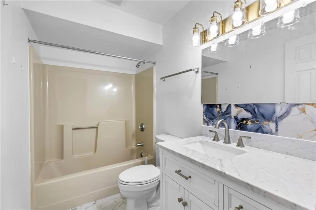 2 bed, 2 bath apartment for rent at 610 South Franklin St Unit C101, Holbrook — photo 18 of 22