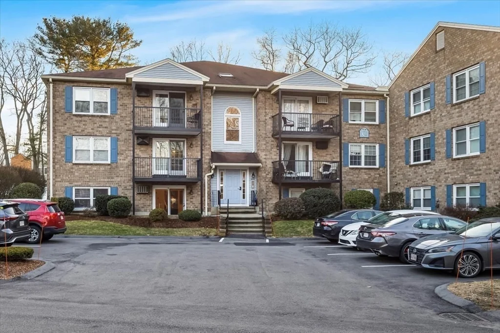2 bed, 2 bath apartment for rent at 610 South Franklin St Unit C101, Holbrook — photo 2 of 22