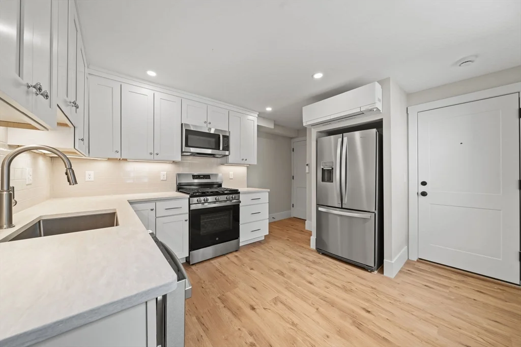 1 bed, 1 bath apartment for rent at 611 E Seventh Unit 1, South Boston — photo 4 of 22