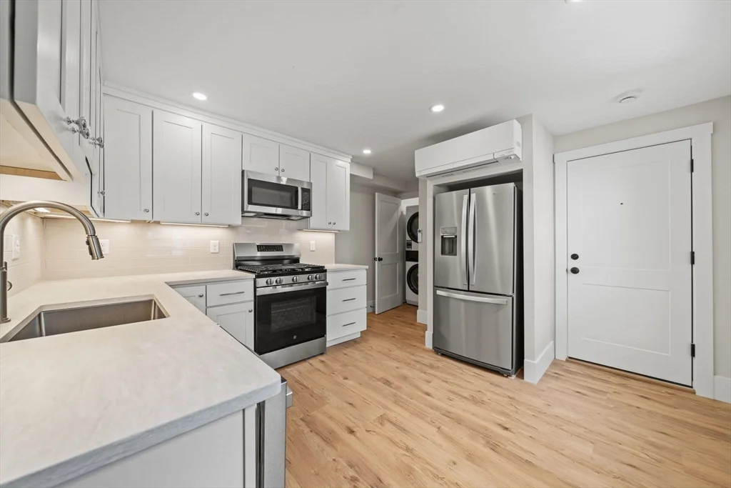 1 bed, 1 bath apartment for rent at 611 E Seventh Unit 1, South Boston — photo 5 of 22