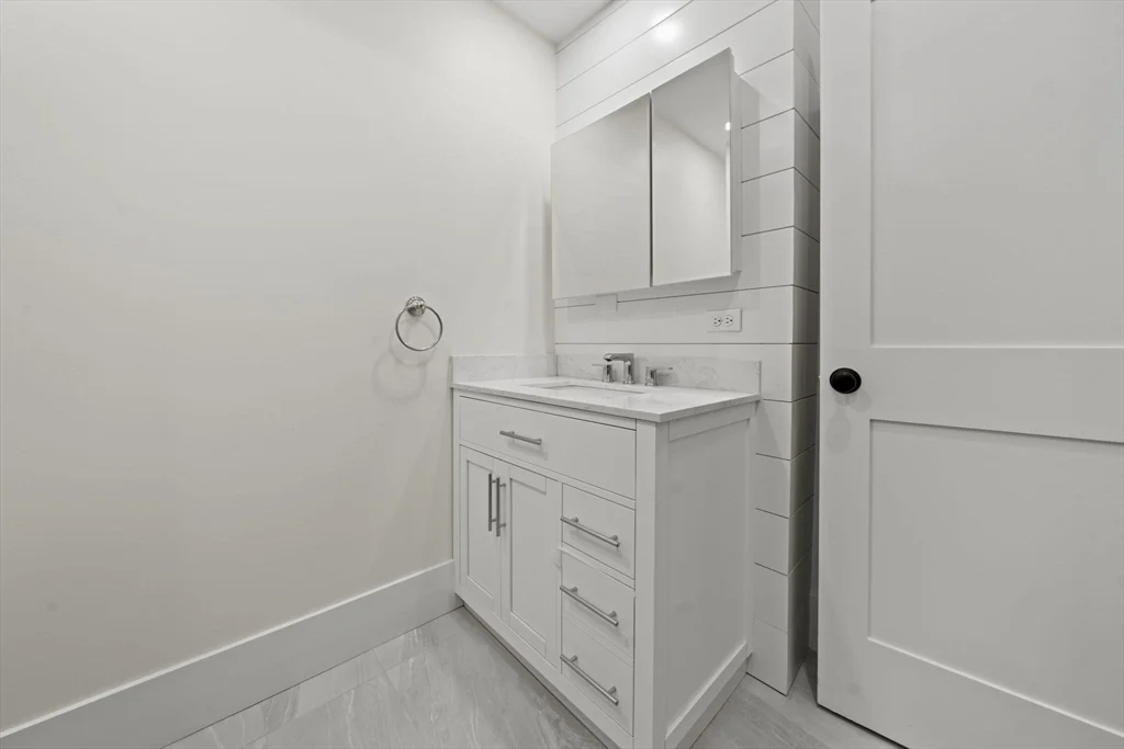 1 bed, 1 bath apartment for rent at 611 E Seventh Unit 1, South Boston — photo 15 of 22