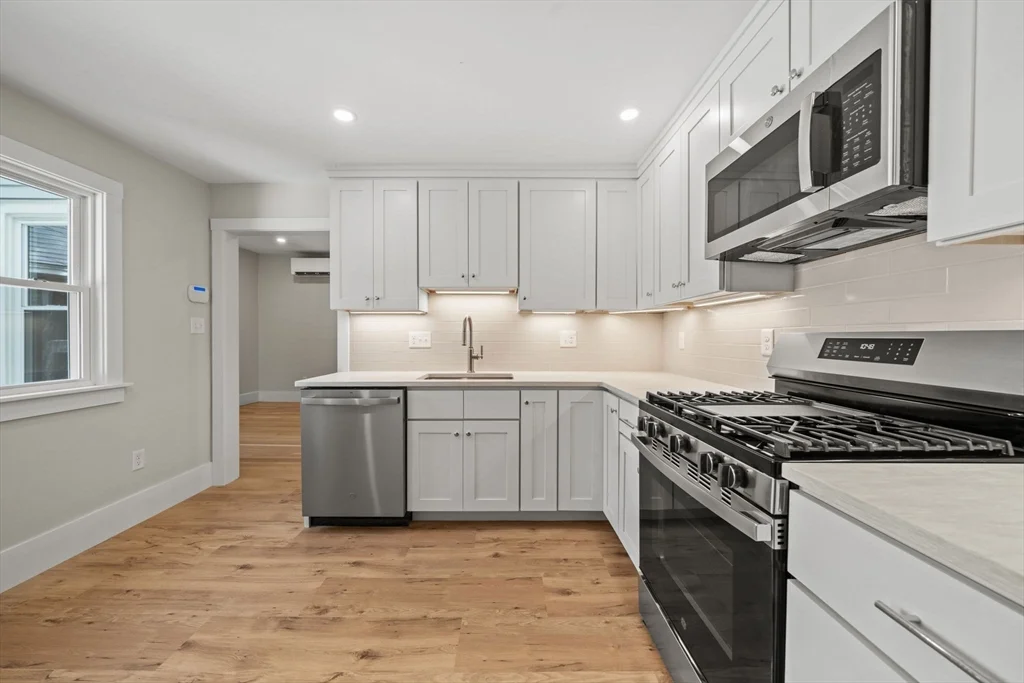 1 bed, 1 bath apartment for rent at 611 E Seventh Unit 1, South Boston — photo 3 of 22