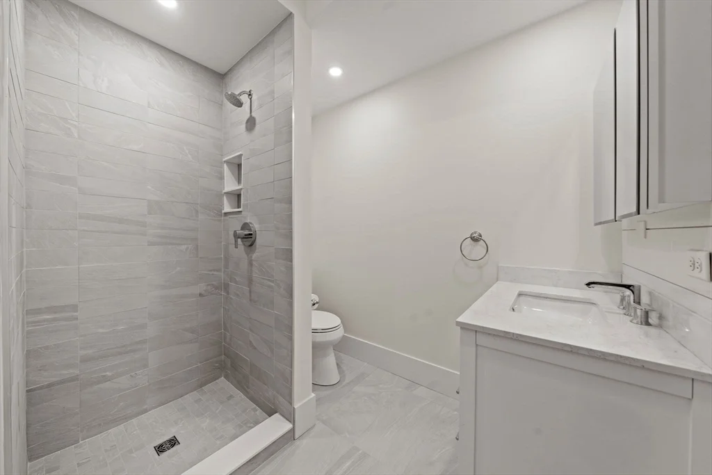 1 bed, 1 bath apartment for rent at 611 E Seventh Unit 1, South Boston — photo 14 of 22