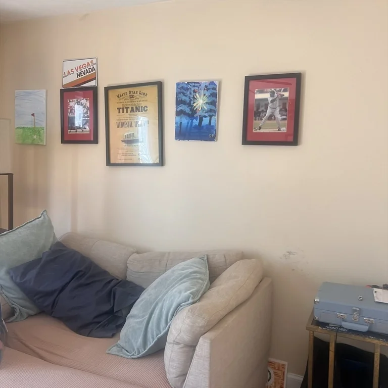 3 bed, 1 bath apartment for rent at 611 East 2nd St Unit 2, South Boston — photo 4 of 7