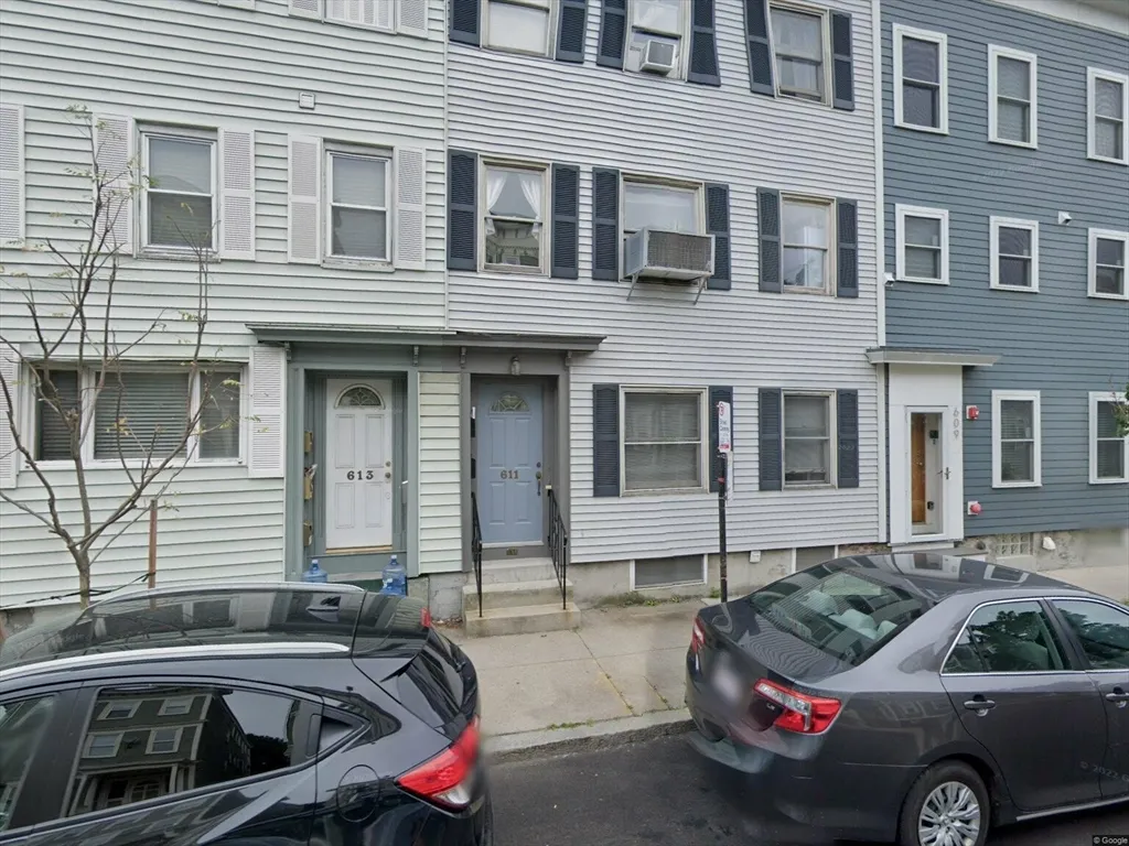 3 bed, 1 bath apartment for rent at 611 East 2nd St Unit 2, South Boston