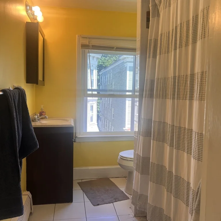 3 bed, 1 bath apartment for rent at 611 East 2nd St Unit 2, South Boston — photo 6 of 7