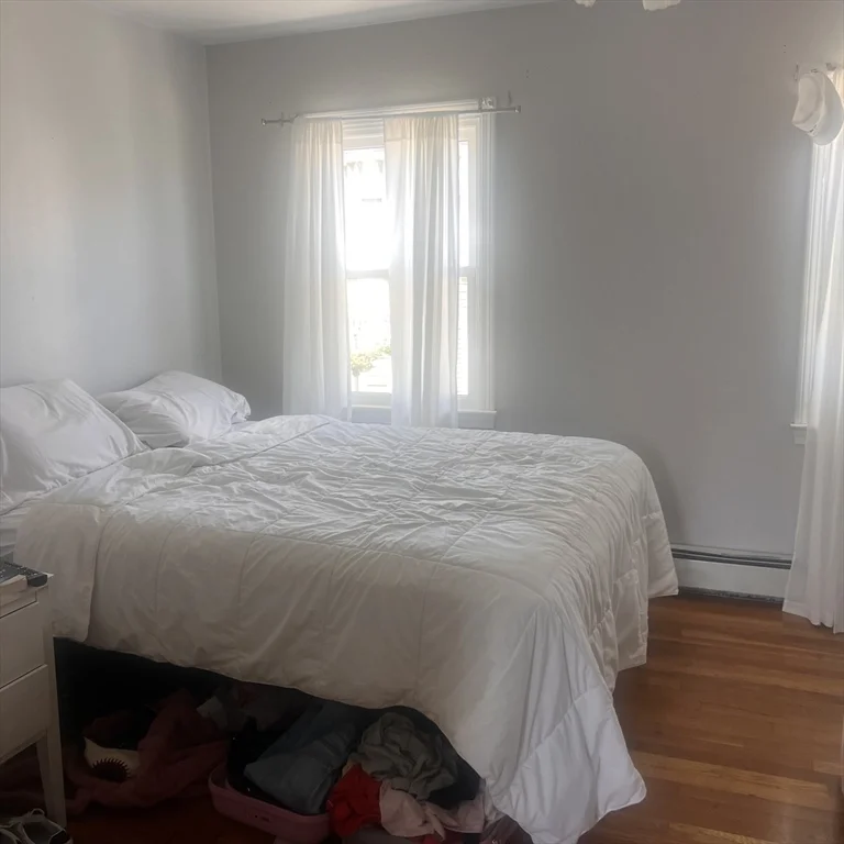 3 bed, 1 bath apartment for rent at 611 East 2nd St Unit 2, South Boston — photo 3 of 7