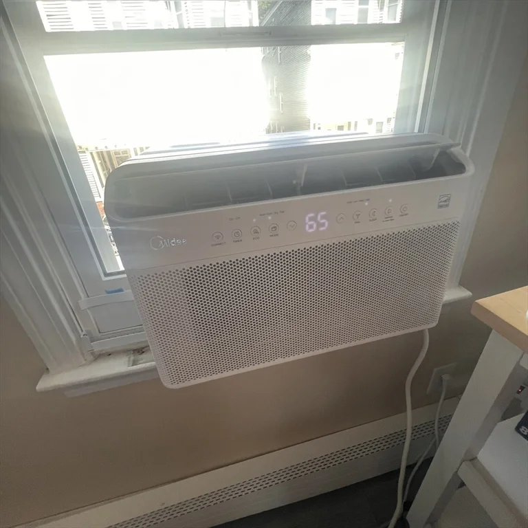 3 bed, 1 bath apartment for rent at 611 East 2nd St Unit 2, South Boston — photo 5 of 7