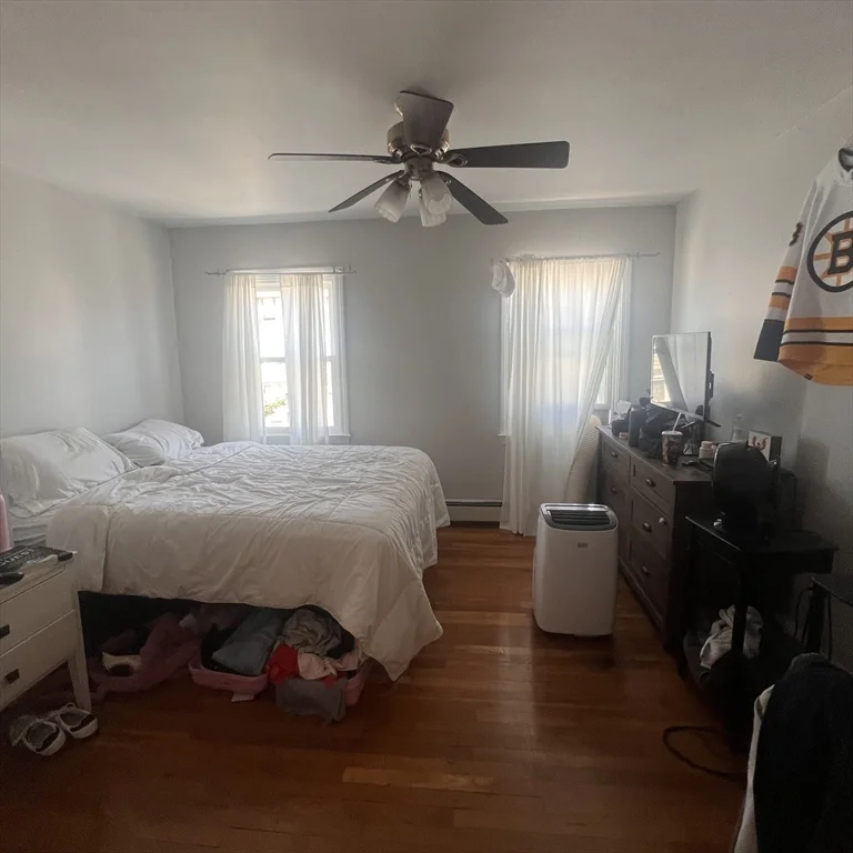 3 bed, 1 bath apartment for rent at 611 East 2nd St Unit 2, South Boston — photo 2 of 7