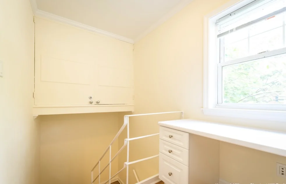 2 bed, 1 bath apartment for rent at 611 Vfw Pkwa Unit 1, Chestnut Hill — photo 3 of 4