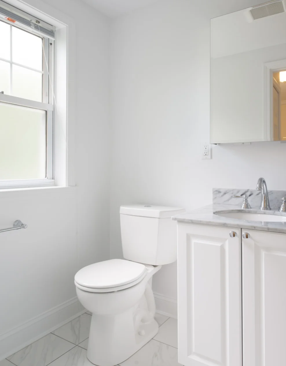 2 bed, 1 bath apartment for rent at 611 Vfw Pkwa Unit 1, Chestnut Hill — photo 4 of 4