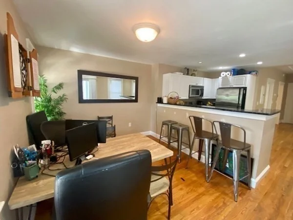 3 bed, 2 bath apartment for rent at 613 East 7th St Unit 1, South Boston — photo 3 of 20