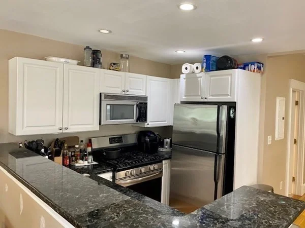 3 bed, 2 bath apartment for rent at 613 East 7th St Unit 1, South Boston — photo 5 of 20