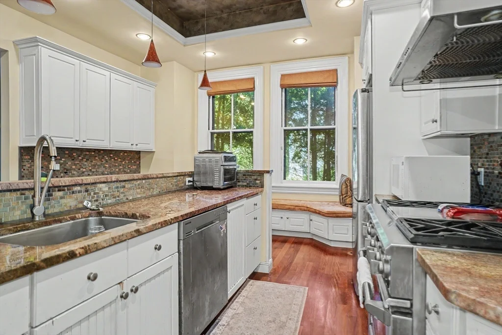 6 bed, 3 bath apartment for rent at 613 Pleasant St, Belmont — photo 9 of 27