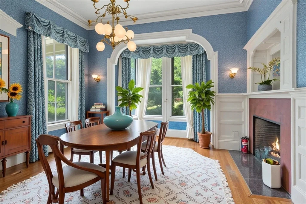6 bed, 3 bath apartment for rent at 613 Pleasant St, Belmont — photo 5 of 27
