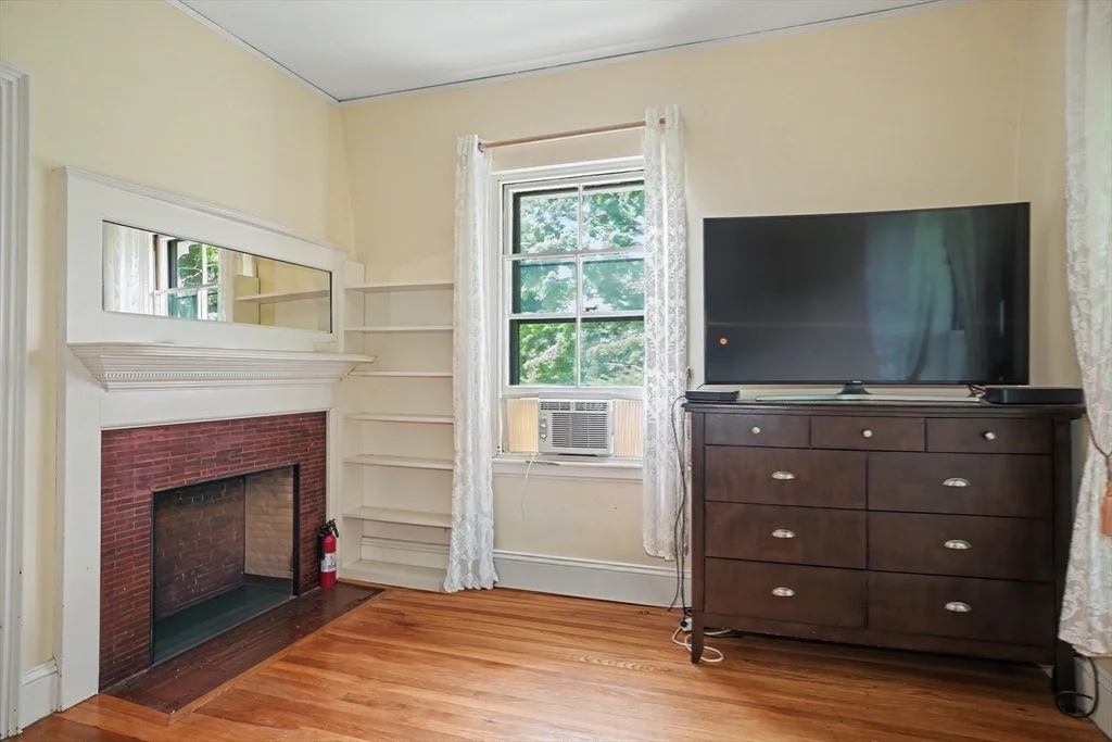 6 bed, 3 bath apartment for rent at 613 Pleasant St, Belmont — photo 20 of 27