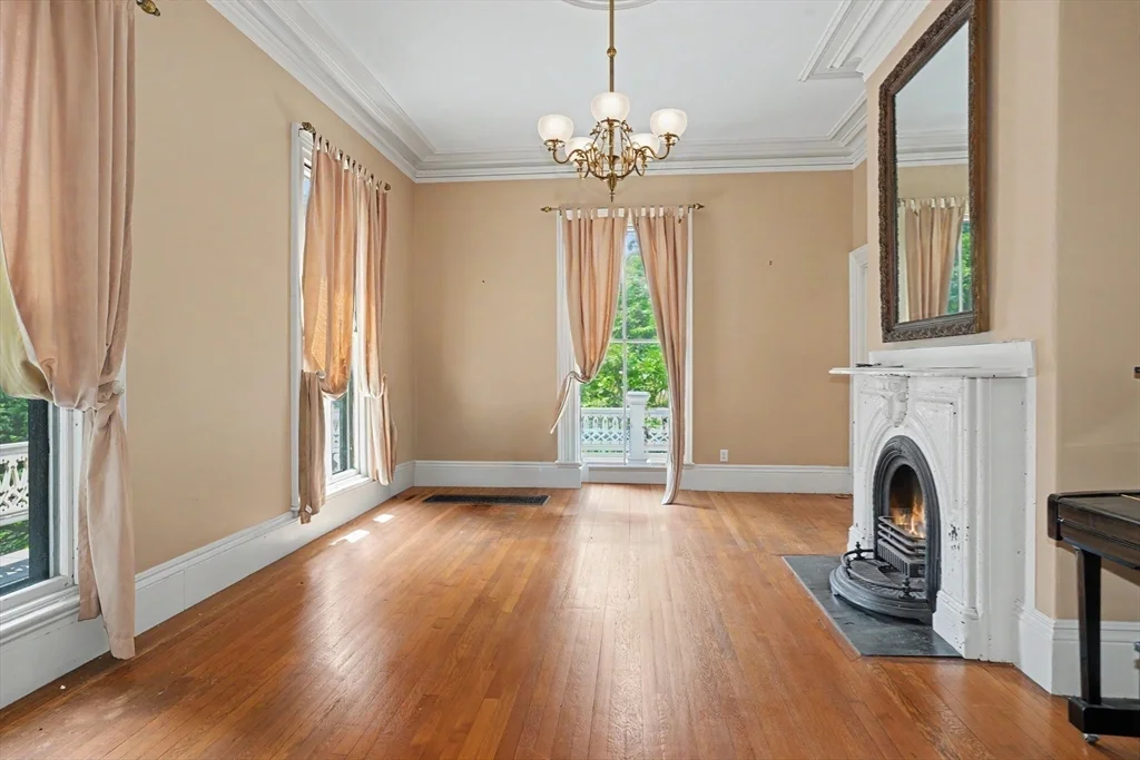6 bed, 3 bath apartment for rent at 613 Pleasant St, Belmont — photo 7 of 27