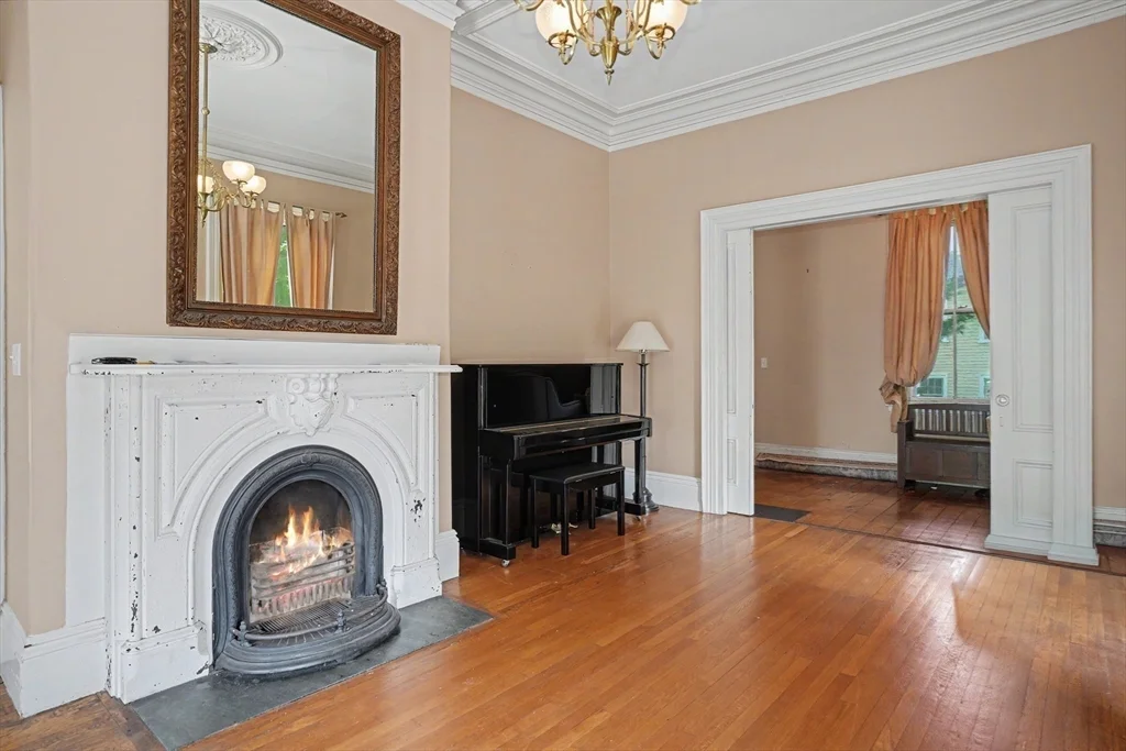 6 bed, 3 bath apartment for rent at 613 Pleasant St, Belmont — photo 8 of 27