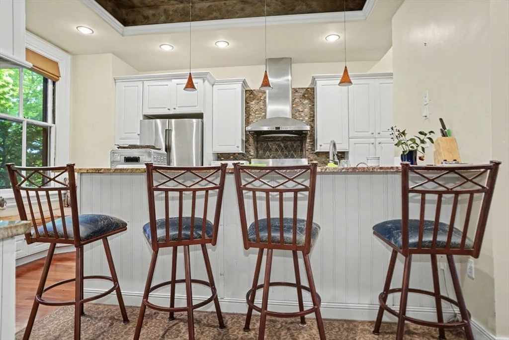 6 bed, 3 bath apartment for rent at 613 Pleasant St, Belmont — photo 10 of 27