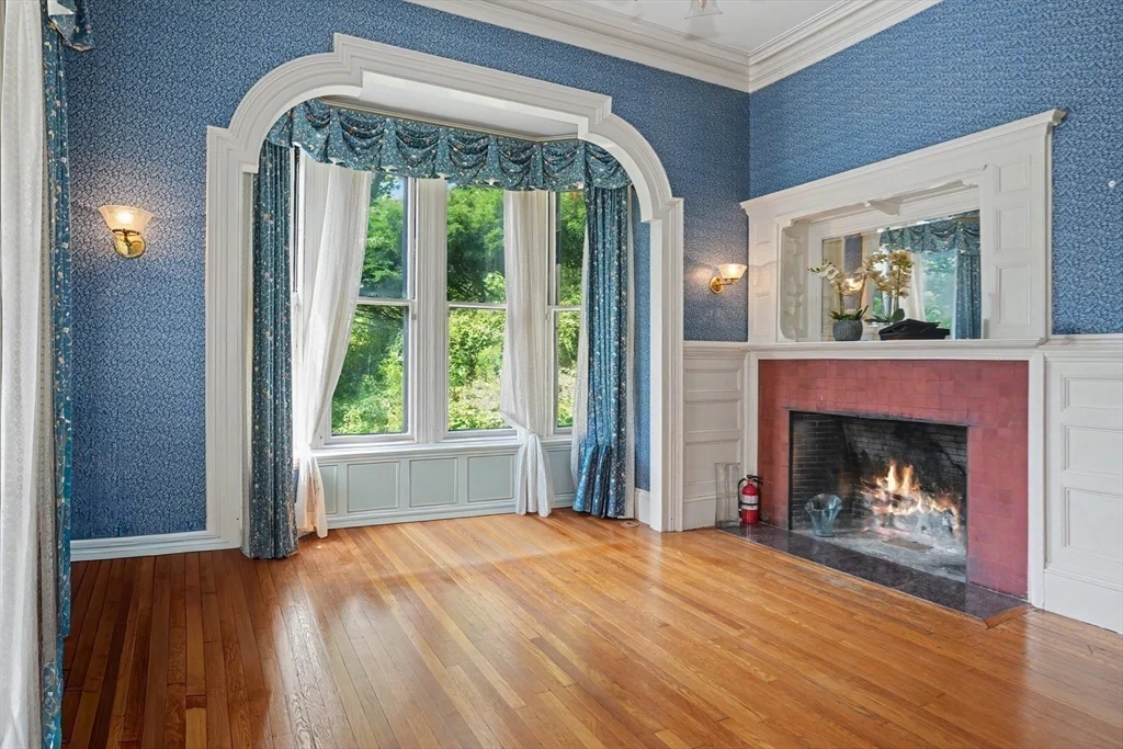 6 bed, 3 bath apartment for rent at 613 Pleasant St, Belmont — photo 4 of 27