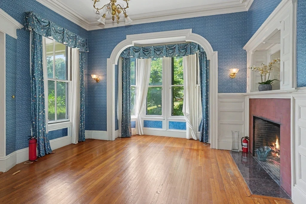 6 bed, 3 bath apartment for rent at 613 Pleasant St, Belmont — photo 3 of 27