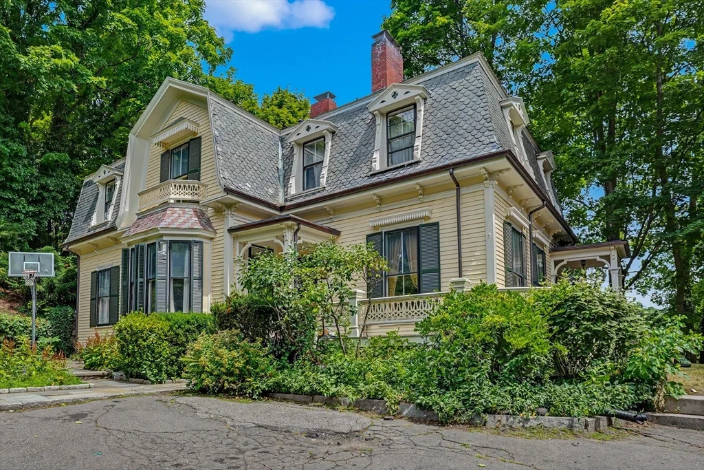 6 bed, 3 bath apartment for rent at 613 Pleasant St, Belmont