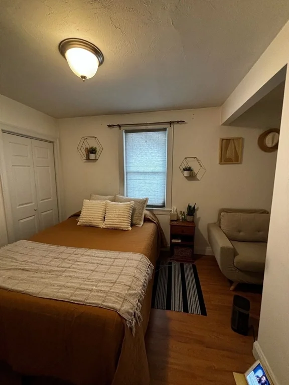 3 bed, 1 bath apartment for rent at 613 South St Unit 1, Quincy — photo 6 of 11