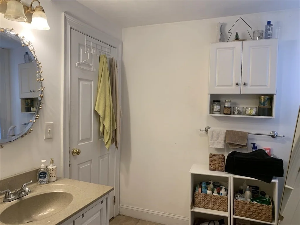 3 bed, 1 bath apartment for rent at 613 South St Unit 1, Quincy — photo 10 of 11