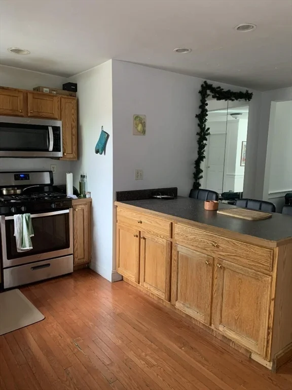 3 bed, 1 bath apartment for rent at 613 South St Unit 1, Quincy — photo 3 of 11