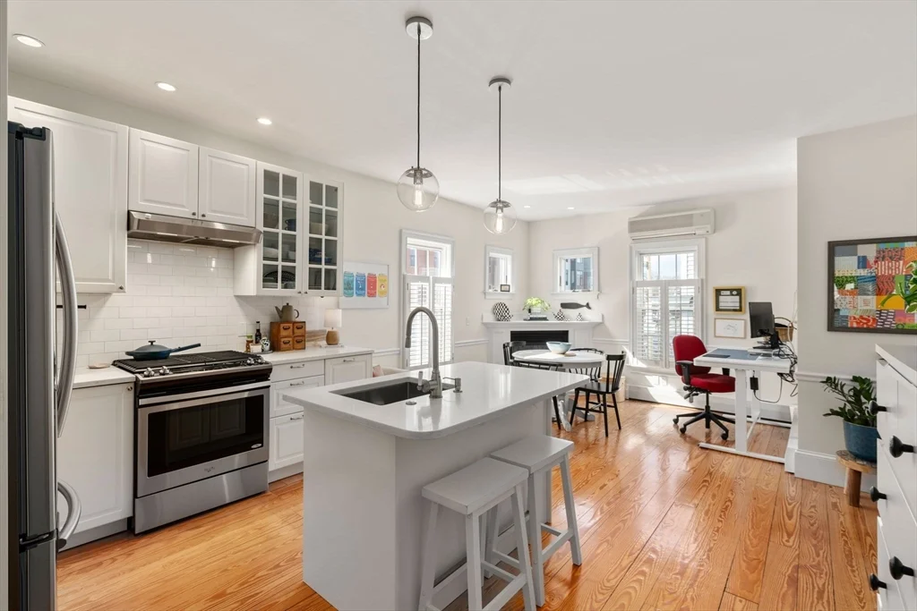 2 bed, 1 bath apartment for rent at 614 E 3rd St Unit 1, South Boston — photo 4 of 23
