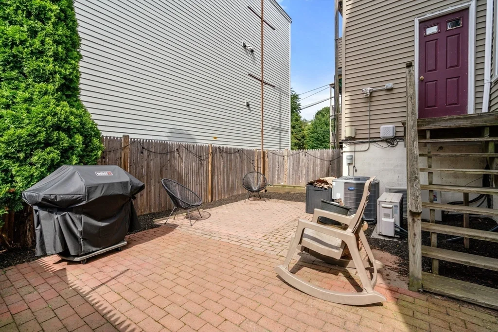 2 bed, 1 bath apartment for rent at 614 E 3rd St Unit 1, South Boston — photo 16 of 23