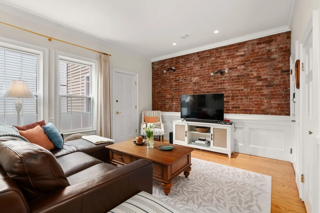 2 bed, 1 bath apartment for rent at 614 E 3rd St Unit 1, South Boston — photo 9 of 23