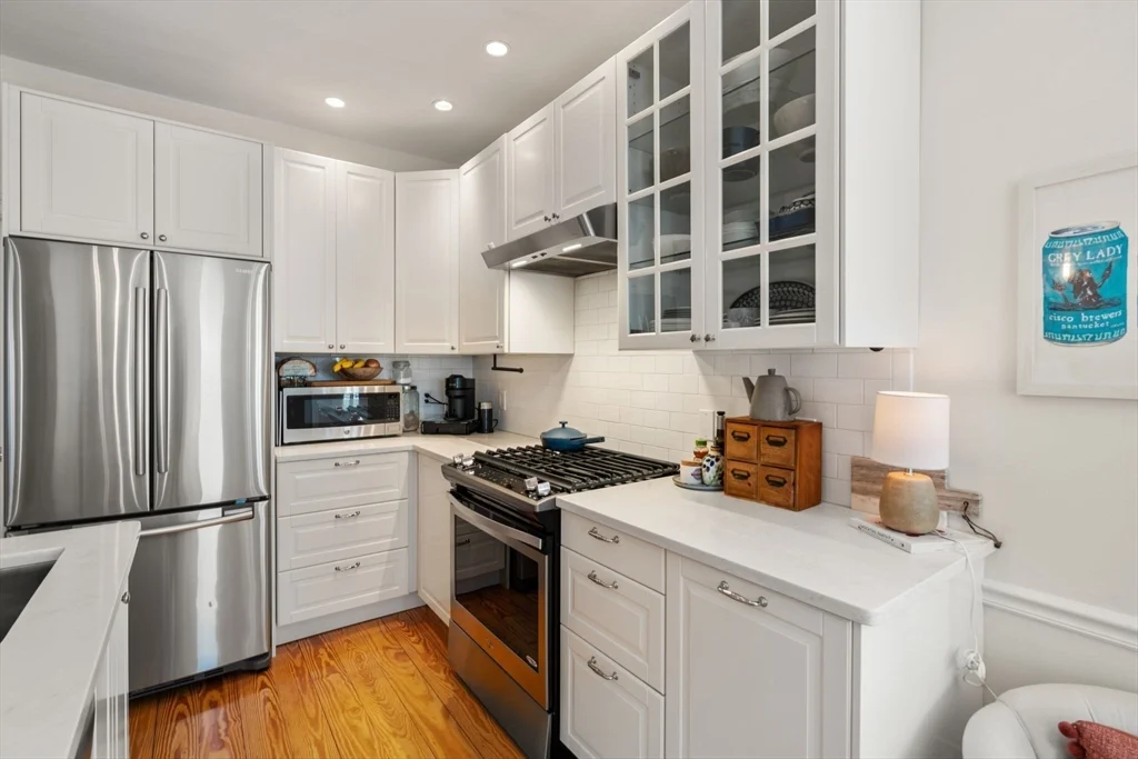 2 bed, 1 bath apartment for rent at 614 E 3rd St Unit 1, South Boston — photo 3 of 23