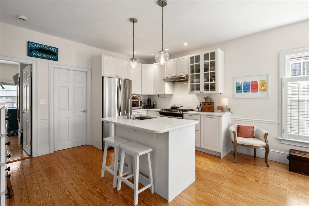 2 bed, 1 bath apartment for rent at 614 E 3rd St Unit 1, South Boston — photo 2 of 23